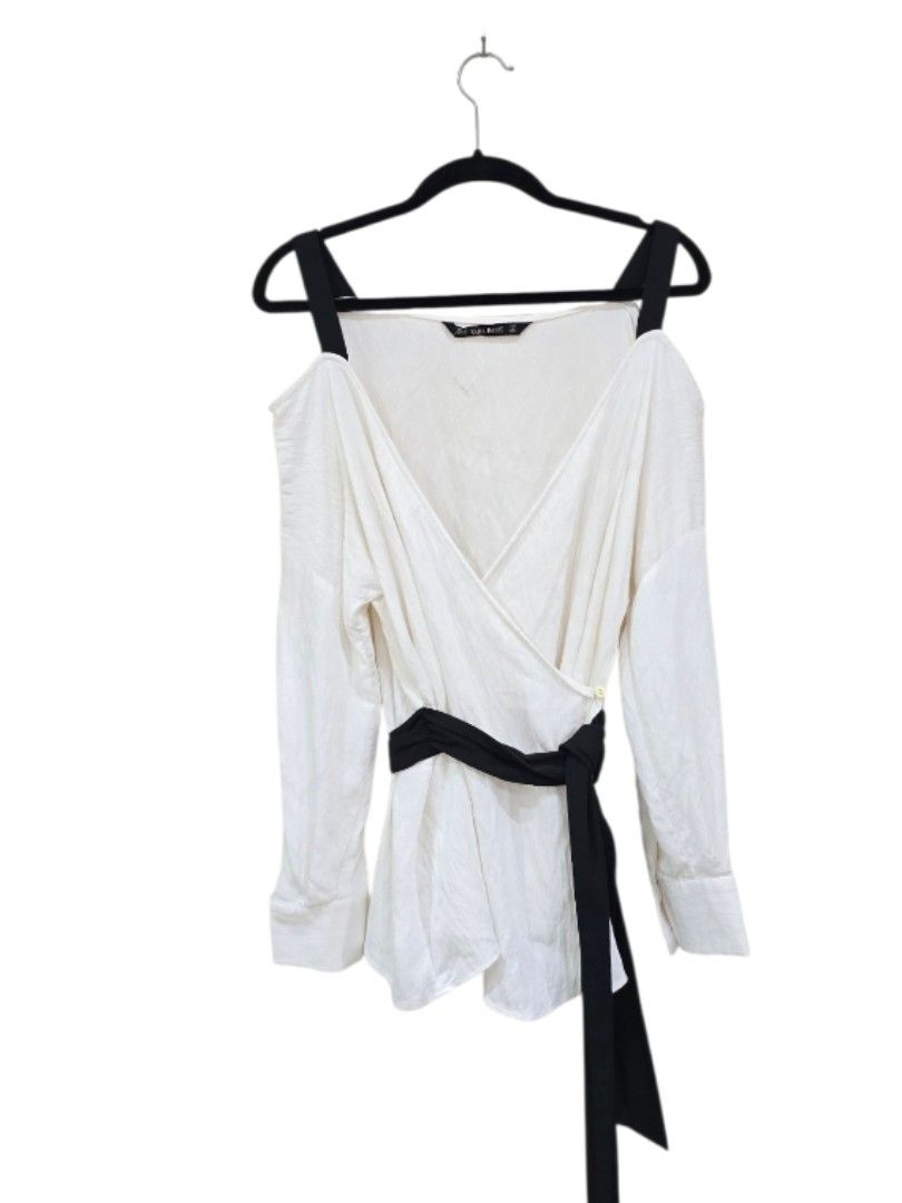Zara white blouse black belt (Category: Blouses) located in Batangas. Submitted by thevanitychamber (Listing ID 1459219389, Image 2). Description: .