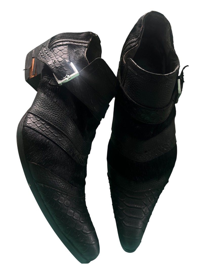 00s Tornado Mart - Crocskin Goatskin. (Category: Boots) located in Lucena. Submitted by netnyahyo (Listing ID 1462964966, Image 1). Description: size 43 size L on tag issue check 5th and 6th pic need reglue outsole, expired insole..