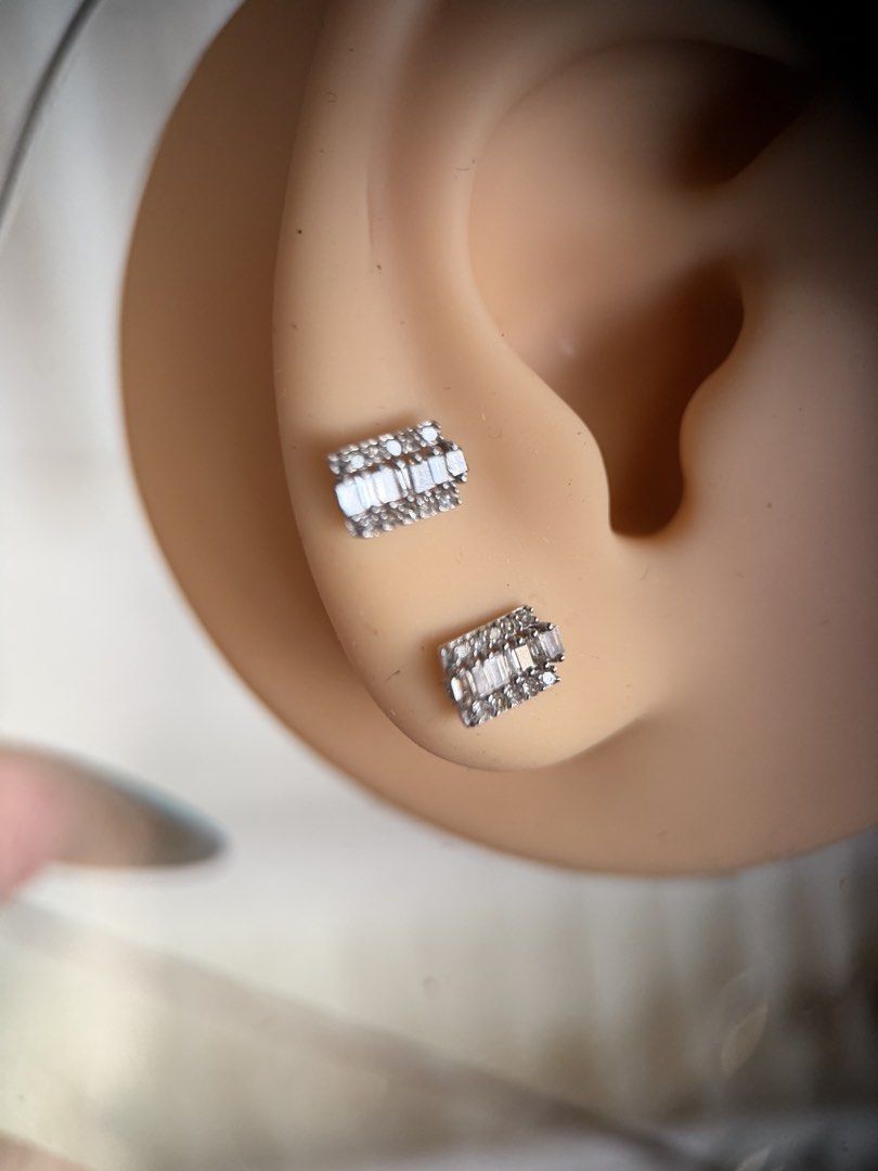0.20ct natural diamond lexi bar stud earrings (Category: Earrings) located in Cagayan de Oro. Submitted by marla30 (Listing ID 1462909502, Image 3). Description: Lexir bar stud earrings 0.20ct natural diamond 18k white gold settings.