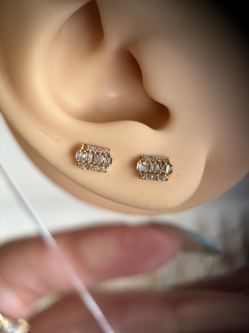 0.20ct natural diamond lexi bar stud earrings (Category: Earrings) located in Cagayan de Oro. Submitted by marla30 (Listing ID 1462909690, Image 2). Description: Lexir bar stud earrings 0.20ct natural diamond 18k white gold settings.
