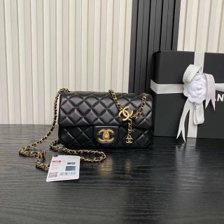 (Category: ) located in . Submitted by luxe.storee (Listing ID 1462984757, Image 1). Description: .