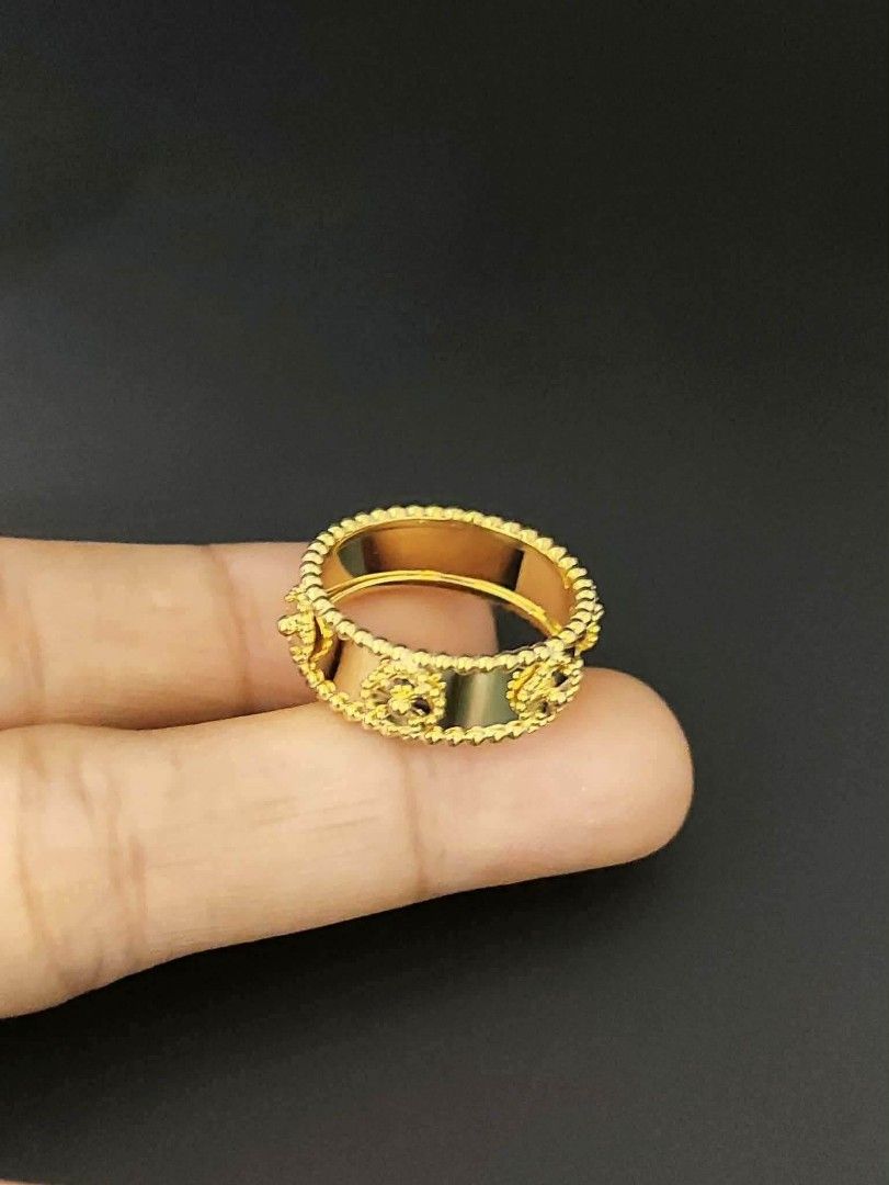 18k Saudi gold kaleidoscope ring (Category: Rings) located in Manila. Submitted by bhelgoldseller2ndaccount (Listing ID 1462932904, Image 2). Description: New!!✨New!!✨New!! Authentic 18k Saudi Golds 💯pawnable/naisasanla 💯with high appraisal rate 💯good investment 💯Direct supplier price 👉OPEN for resellers 🌺please take time to evaluate their actual sizes and grams 👉Best panggift for all occasions ✅ Sold per grams not per piece Kya lowest pri