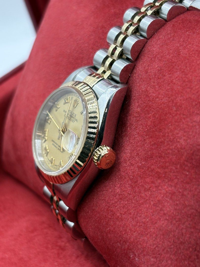 1994 Rolex Datejust 26mm (Category: Men's Watches) located in Pasig City. Submitted by nicoestradaa (Listing ID 1462983016, Image 3). Description: Rolex Datejust Champagne Roman dial 18k Yellow gold bracelet and bezel 26mm 69173 1994 year model S723932 9.5/10 condition Comes with box, manuals, tags and links Open for authentication 290k.