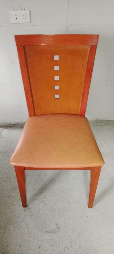 1pc. Wooden Dinning Chair (Category: Chairs) located in Malabon City. Submitted by aven25 (Listing ID 1462968353, Image 1). Description: 1pc. Wooden Dinning Chair Good Condition no issue.