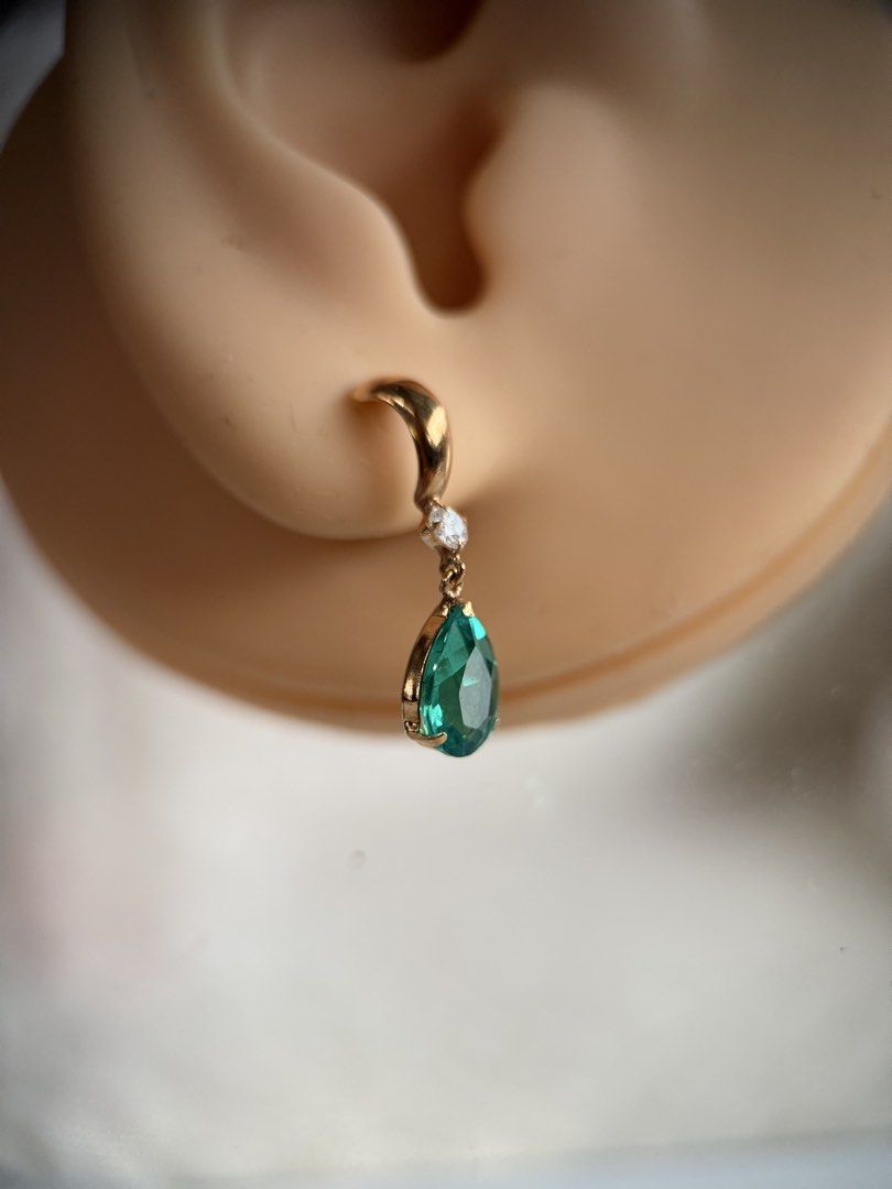 2.00ct Emerald dangling earrings (Category: Earrings) located in Cagayan de Oro. Submitted by marla30 (Listing ID 1462911865, Image 1). Description: Emerald dangling earrings 2.00ct emerald 0.20 ct natural diamond 18k yg settings With certificate of authenticity 💌Dm if interested 📍CDO.