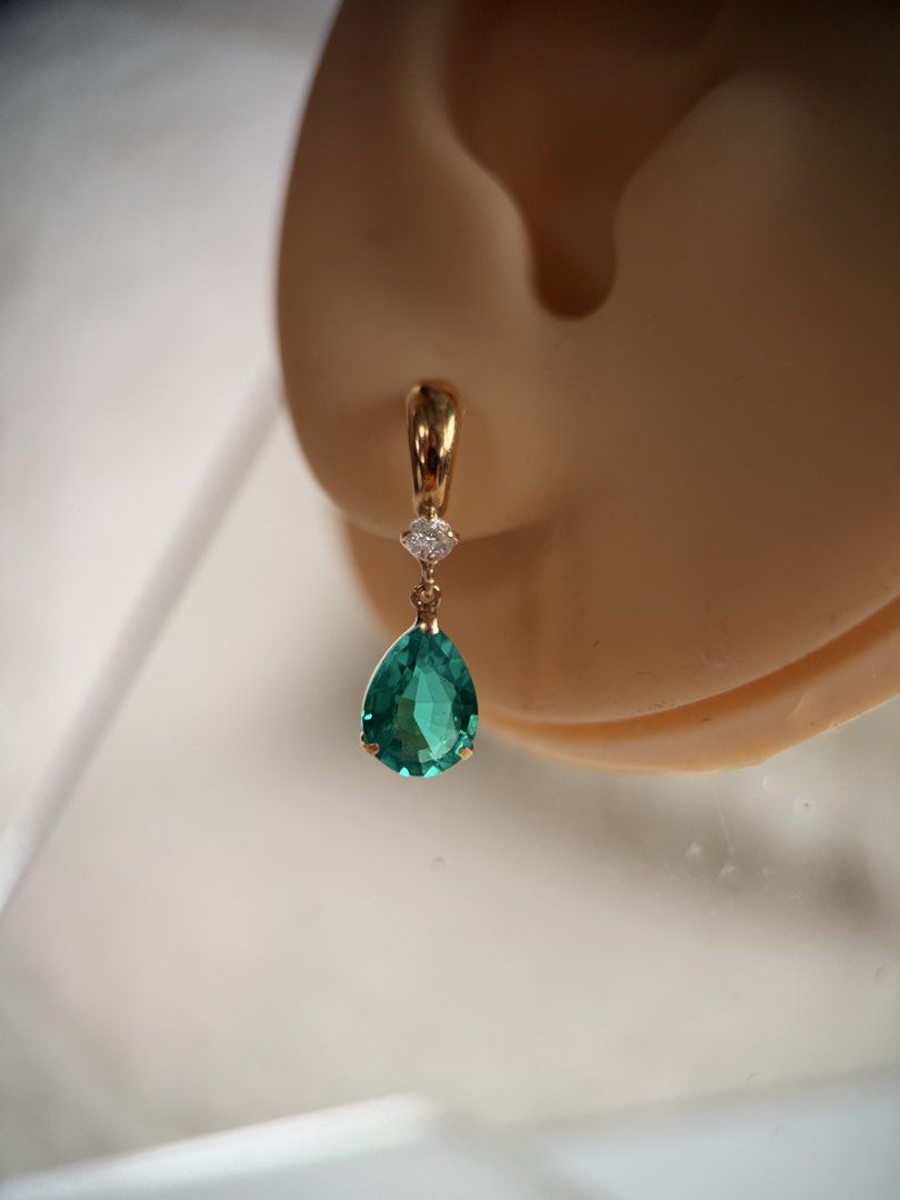 2.00ct Emerald dangling earrings (Category: Earrings) located in Cagayan de Oro. Submitted by marla30 (Listing ID 1462911865, Image 2). Description: Emerald dangling earrings 2.00ct emerald 0.20 ct natural diamond 18k yg settings With certificate of authenticity 💌Dm if interested 📍CDO.