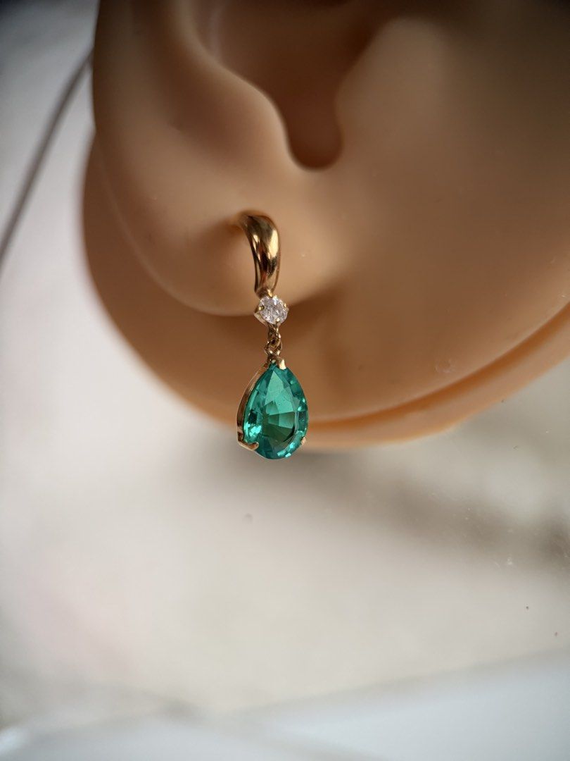 2.00ct Emerald dangling earrings (Category: Earrings) located in Cagayan de Oro. Submitted by marla30 (Listing ID 1462911865, Image 3). Description: Emerald dangling earrings 2.00ct emerald 0.20 ct natural diamond 18k yg settings With certificate of authenticity 💌Dm if interested 📍CDO.