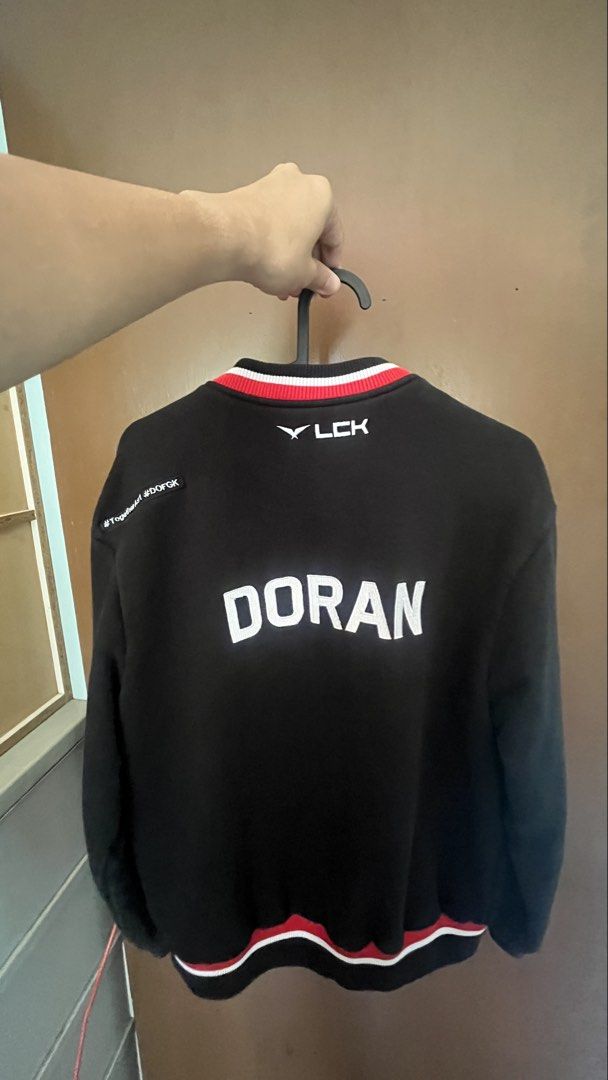 2025 2nd T1 Uniform Jacket (Doran) (Category: Coats, Jackets and Outerwear) located in Rizal. Submitted by Henakoloya (Listing ID 1462930585, Image 2). Description: Original Goal Studio T1 Jacket Customized Doran stitching at the back Price is negotiable.