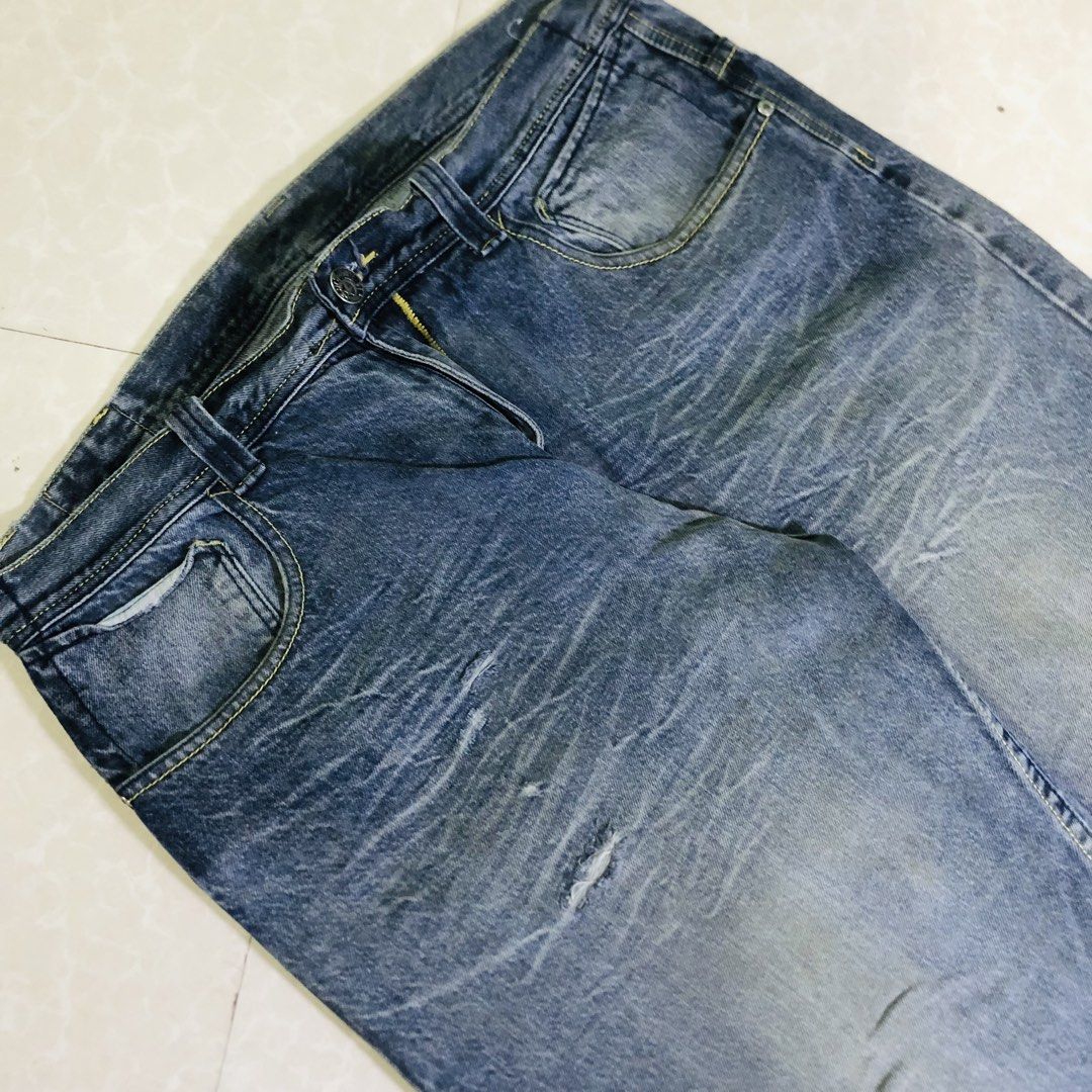 24k Baggy pants (Category: Jeans) located in Samal. Submitted by rj_thrift (Listing ID 1463019789, Image 3). Description: size 36-38x42 issue: minimal hole crispy condition excellent condi too.