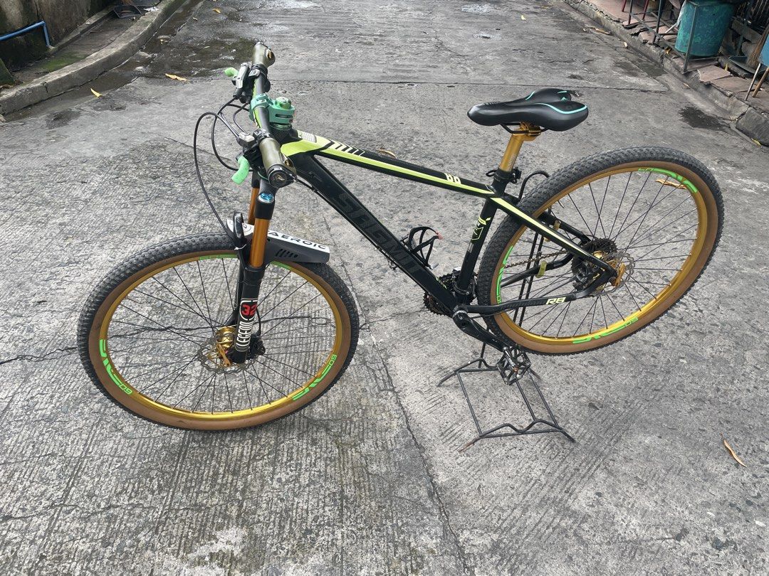 29er Mountain Bike (Sagmit) (Category: Bicycles) located in Imus. Submitted by butingtingnidaniel (Listing ID 1462909006, Image 2). Description: - Sagmit Frame and Fork - 29” Wheelset - Rockbros Handle Cover - Shimano Deore Groupset - 10 speed sprocket Price: 20k Location: Imus, Cavite (nearby Vermosa).