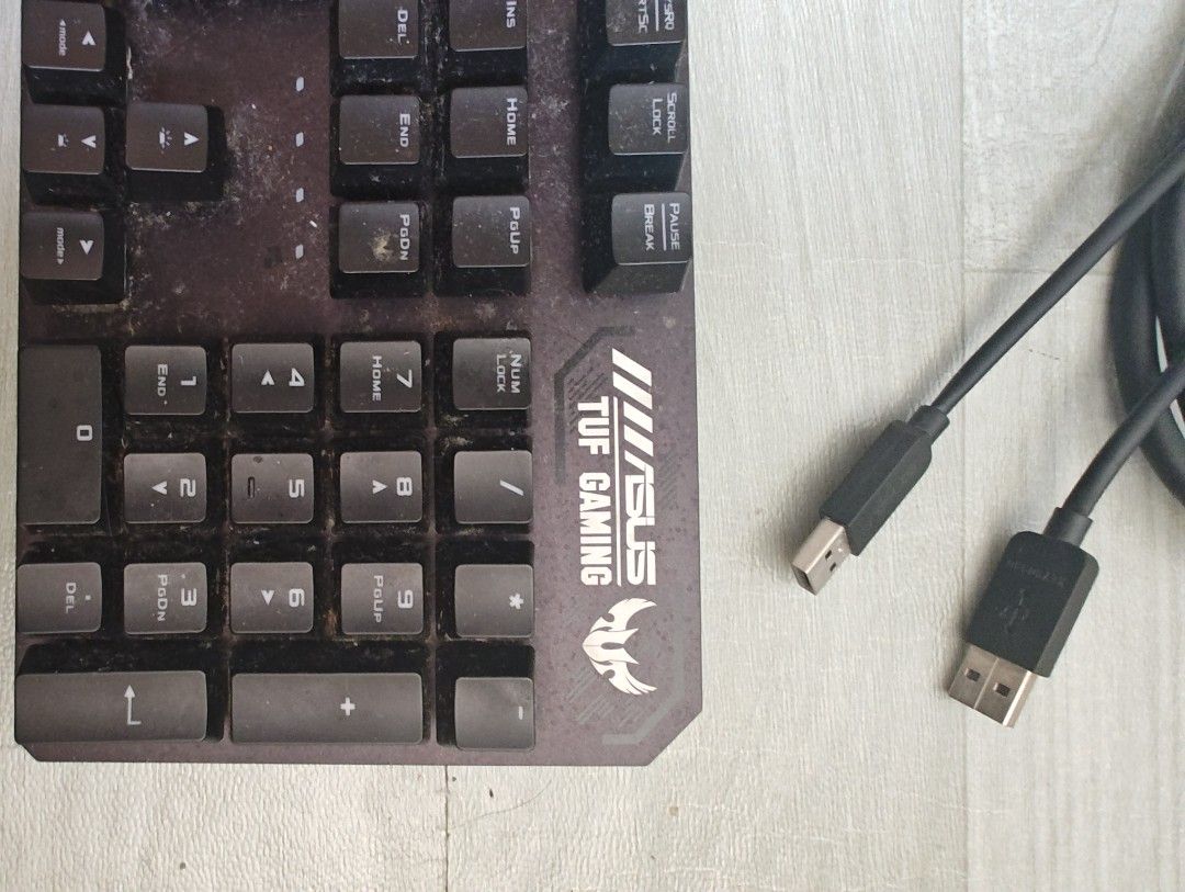 2 手 second hand。ASUS TUF Gaming。M3 電競滑鼠。K3 鍵盤， 缺一隻腳。mouse. Keyboard。手墊。已放置一段時間，難免有塵。不議價。不交換。不散賣。一套3件一次過賣。 （分類：電腦滑鼠及相關產品）位於 Hong Kong。 由 hikaay 提交（商品編號 1462908918，圖片 2）。簡介： SF 到付。Alipay HK / PayMe 入數。 請 2 日內入數及提供証明，否則當無入。收款後 7 日內安排收件 / 寄出。
