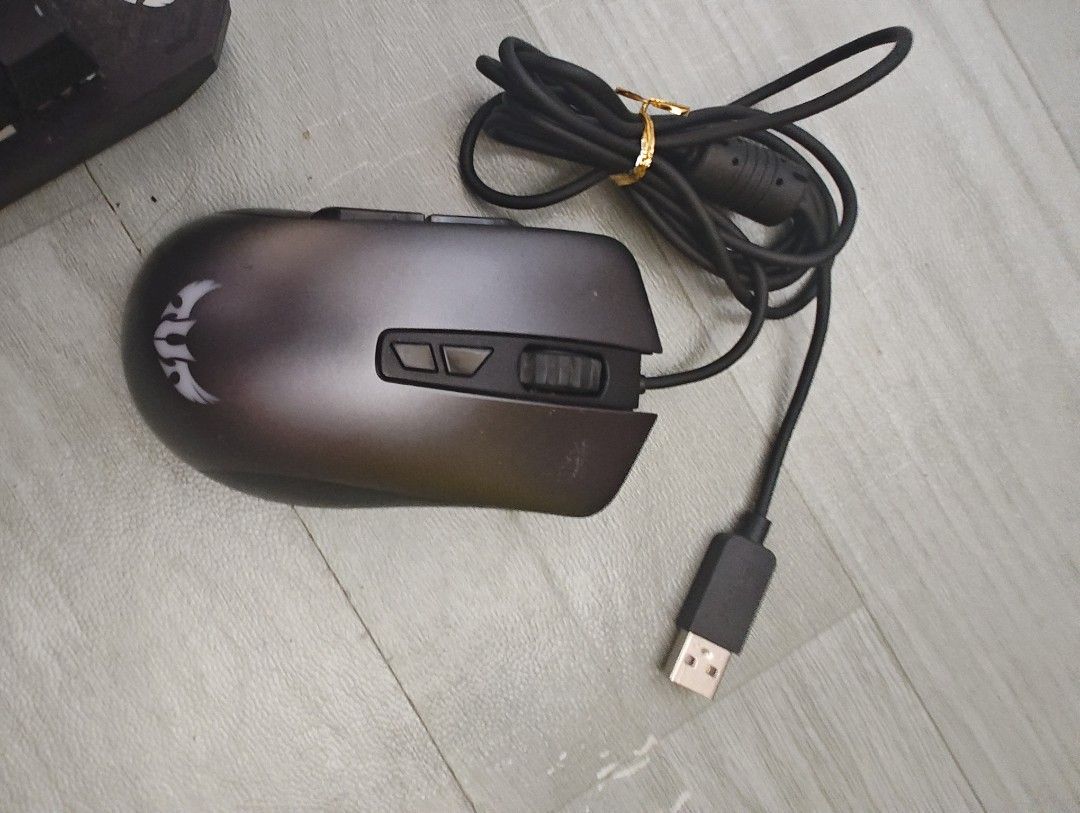 2 手 second hand。ASUS TUF Gaming。M3 電競滑鼠。K3 鍵盤， 缺一隻腳。mouse. Keyboard。手墊。已放置一段時間，難免有塵。不議價。不交換。不散賣。一套3件一次過賣。 （分類：電腦滑鼠及相關產品）位於 Hong Kong。 由 hikaay 提交（商品編號 1462908918，圖片 3）。簡介： SF 到付。Alipay HK / PayMe 入數。 請 2 日內入數及提供証明，否則當無入。收款後 7 日內安排收件 / 寄出。