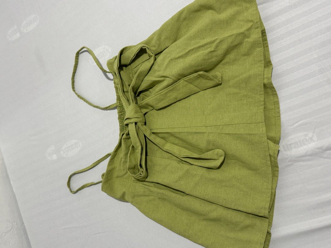 2x Smocked Cami Tops - Green & Black (Category: Sleeveless) located in Pasig City. Submitted by niks.tb (Listing ID 1462934494, Image 1). Description: Decluttering items! Decluttering Items! Selling per top at P100, buy it as bundle with the black top at P180! You can also buy ALL TOPS (last slide) as a set for P700.00. 📍Kapitolyo, Pasig.