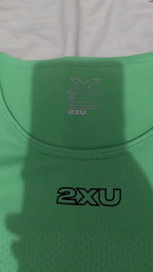 2XU Light Speed (Category: Activewear) located in Mati. Submitted by kepsky00 (Listing ID 1463025354, Image 2). Description: Green 2XU t-shirt. Short sleeves. Size M. Made in Bangladesh. Good for running or workouts. Reflective details on the sleeves raceday shirt.