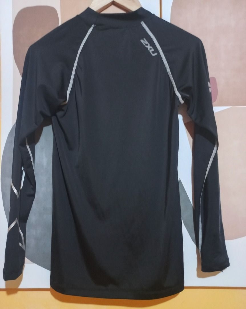 2XU Women's Long Sleeve Compression Top (Category: Activewear) located in Pugo. Submitted by mhylee_fang1989 (Listing ID 1463009172, Image 2). Description: .