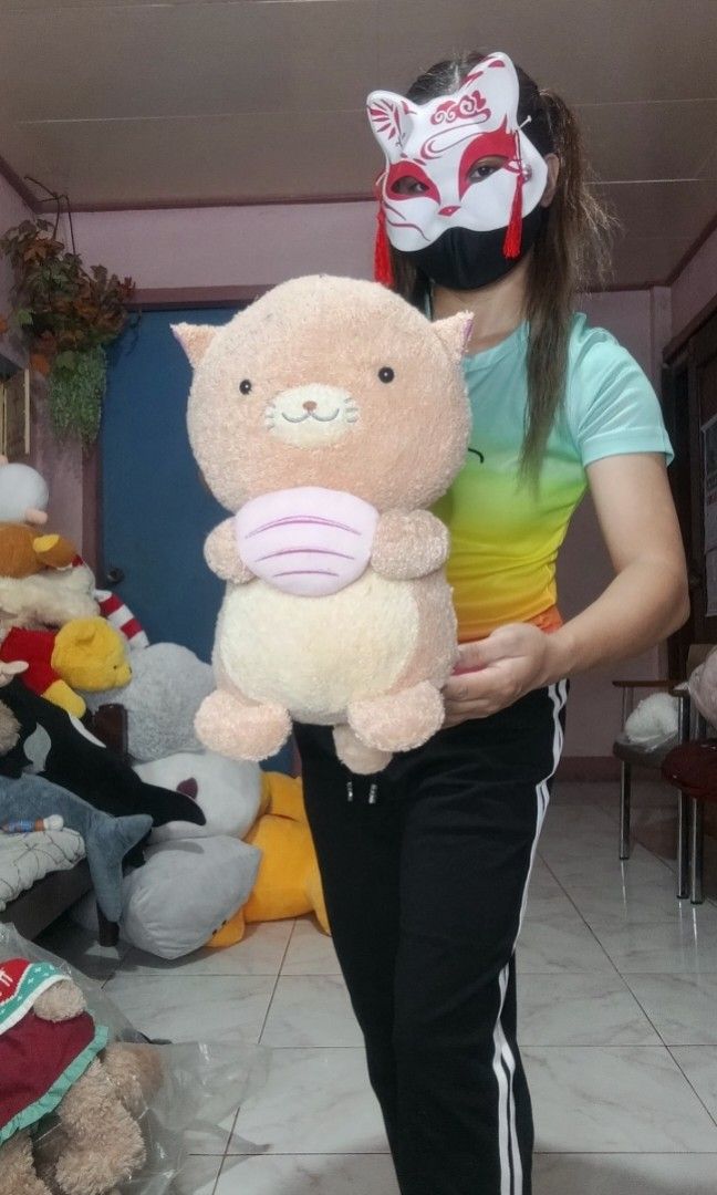 32cm light brown otter holding shell stuffedtoys (Category: Plushies & Soft Toys) located in Echague. Submitted by manikaisabelavarietyshop (Listing ID 1463008242, Image 2). Description: 32cm light brown otter holding shell stuffedtoys.