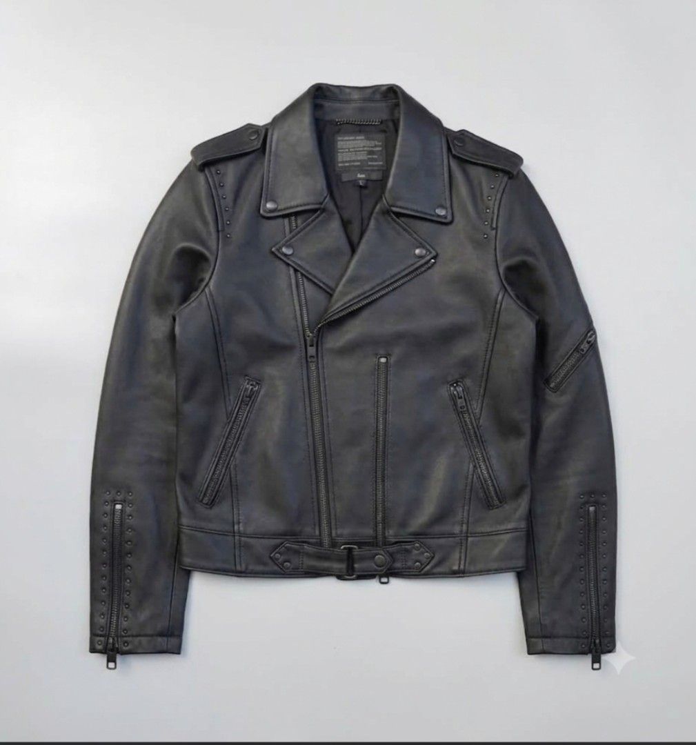 5cm double rider (💯 real leather) medium (Category: Coats, Jackets and Outerwear) located in Baguio. Submitted by archival_thrifted.ph. (Listing ID 1463016330, Image 1). Description: FOR SALE ‼️ .5CM DOUBLE RIDER MENS JACKET .💯 REAL LEATHER . EXCELLENT CONDITION .W/MINIMAL ISSUE KINDLY CHECK LAST PHOTO .MEDIUM ON TAG .PHP 2980 PLUS SF .❌❌ COP/COD .MOP GCASH .COURIER J&T .BAGUIO AREA .DM FOR SURE BUYER TY.