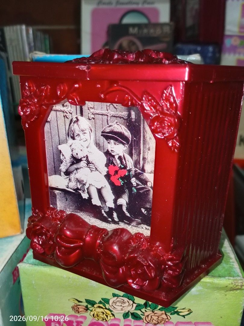 90s Organizer Box with photo frame (Category: Storage Boxes & Baskets) located in Davao. Submitted by banana.pancake (Listing ID 1462925115, Image 2). Description: 70 each only, can do 60 if marami po kukunin. Old stock but still Brand new and with original Box.