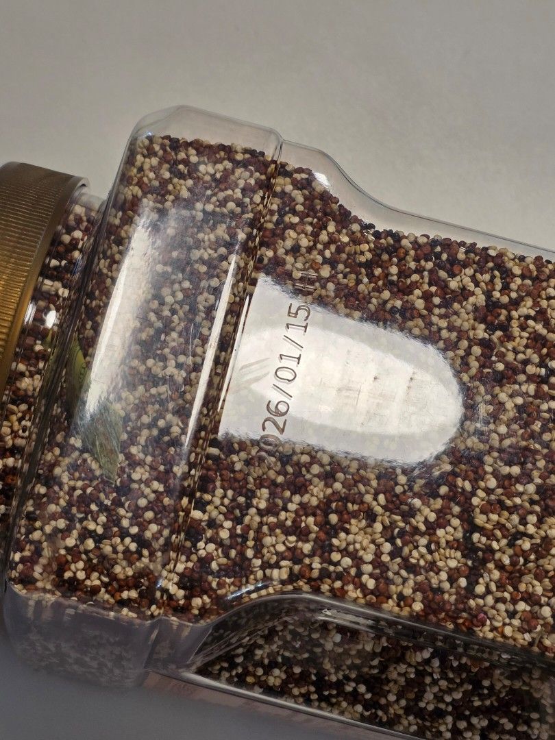 [全新未開封] 山姆 Member's Mark 有機三色藜麥米 2.2kg (買多咗平讓) [Brand New / Sealed] Sam's Club Member's Mark Organic Tri-Color Quinoa 2.2kg （分類：飯麵）位於 Hong Kong。 由 gbubu 提交（商品編號 1462996893，圖片 3）。簡介： 【產品簡介 / Description】100% 全新未開封，原裝封條完整！早前去山姆超市買多咗，屋企實在食唔晒，所以平讓畀有緣人。健康減脂、代餐、修身必備，大樽裝非常襟食！ 狀態： 全新未開封 (Brand New & Factory Sealed) 品牌： Member's Mark (山姆會員店官方正品) 容量： 2.2kg 大容量樽裝 製造日期： 2026年1月15日 保質期： 18個月 (可存放到 2027年7月15日) 100% Brand New and Factory Sealed!Bought extra sto