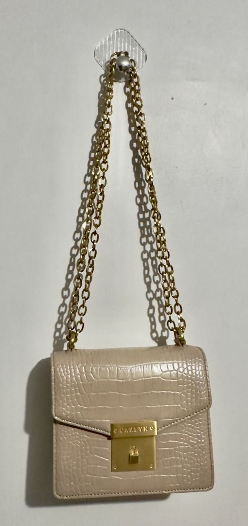 ✨ AUTHENTIC CARLYN MICRO BAG ✨ (Category: Clutches) located in Caloocan City. Submitted by 0hannahbanana (Listing ID 1462996633, Image 1). Description: 💯 100% Authentic 👜 Pre-owned but in brand-new condition ✨ Excellent condition — no issues! ✅ No rubs ✅ No stains ✅ Rubber linings are all intact ✅ No foul or musty smell ✅ Well-maintained and ready to use! .