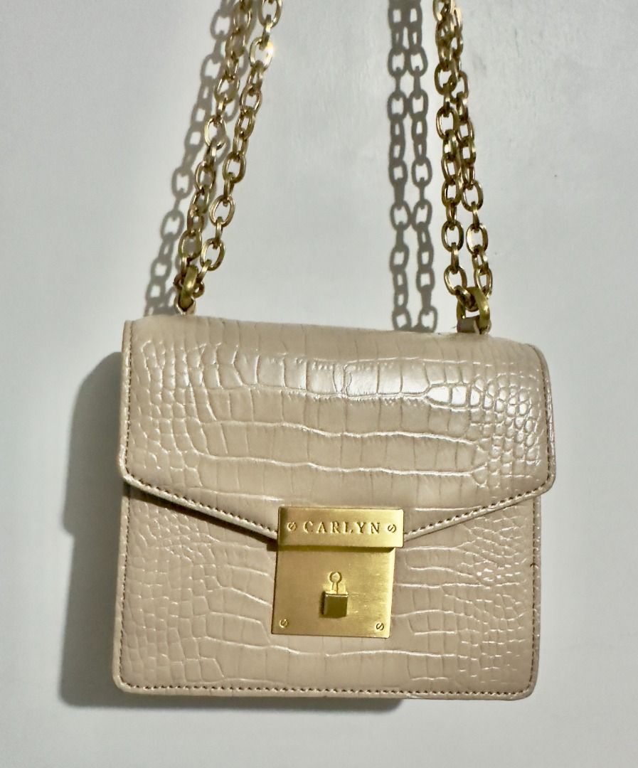 ✨ AUTHENTIC CARLYN MICRO BAG ✨ (Category: Clutches) located in Caloocan City. Submitted by 0hannahbanana (Listing ID 1462996633, Image 2). Description: 💯 100% Authentic 👜 Pre-owned but in brand-new condition ✨ Excellent condition — no issues! ✅ No rubs ✅ No stains ✅ Rubber linings are all intact ✅ No foul or musty smell ✅ Well-maintained and ready to use! .