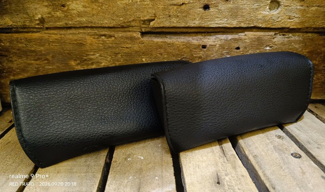 💯 Authentic Ray-Ban Sunglasses Cases Luxottica (Category: Sunglasses & Eyewear) located in General Mariano Alvarez. Submitted by randzwurkz85264 (Listing ID 1463054119, Image 2). Description: - 2 black Ray-Ban sunglasses cases. - 1pc all goods 800 - 1pc. has an issue of lost front snap on button 500 - Features the classic Ray-Ban logo - Ideal for storing and protecting your sunglasses - Keep your Ray-Ban shades safe and scratch-free.