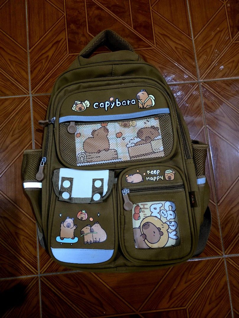 Cute Capybara Backpack for Kids – Spacious & Multi-Pocket 🐹🎒 (Category: Luxury Bags & Wallets) located in Quezon. Submitted by sabluviah_ (Listing ID 1463006973, Image 1). Description: 🐹 MR.DIY CAPYBARA BACKPACK FOR SALE 🎒 ✨ Cute capybara design 🎒 Multiple compartments and pockets 📚 Spacious and practical for school and everyday use 👧 Perfect for kids 🧼 Slightly used and still in good condition 🏷️ Brand: MR.DIY 📦 Model: Capybara Backpac