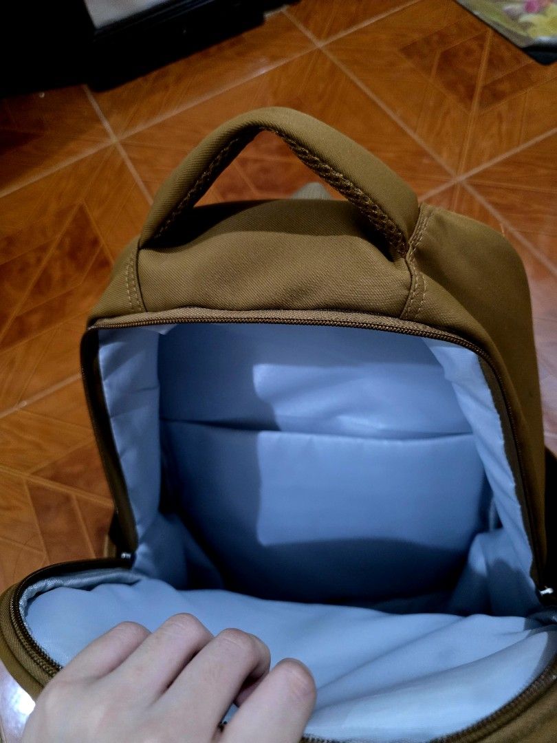 Cute Capybara Backpack for Kids – Spacious & Multi-Pocket 🐹🎒 (Category: Luxury Bags & Wallets) located in Quezon. Submitted by sabluviah_ (Listing ID 1463006973, Image 3). Description: 🐹 MR.DIY CAPYBARA BACKPACK FOR SALE 🎒 ✨ Cute capybara design 🎒 Multiple compartments and pockets 📚 Spacious and practical for school and everyday use 👧 Perfect for kids 🧼 Slightly used and still in good condition 🏷️ Brand: MR.DIY 📦 Model: Capybara Backpac