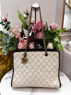 (Category: ) located in . Submitted by luxshare_preloved_ (Listing ID 1463014222, Image 1). Description: .
