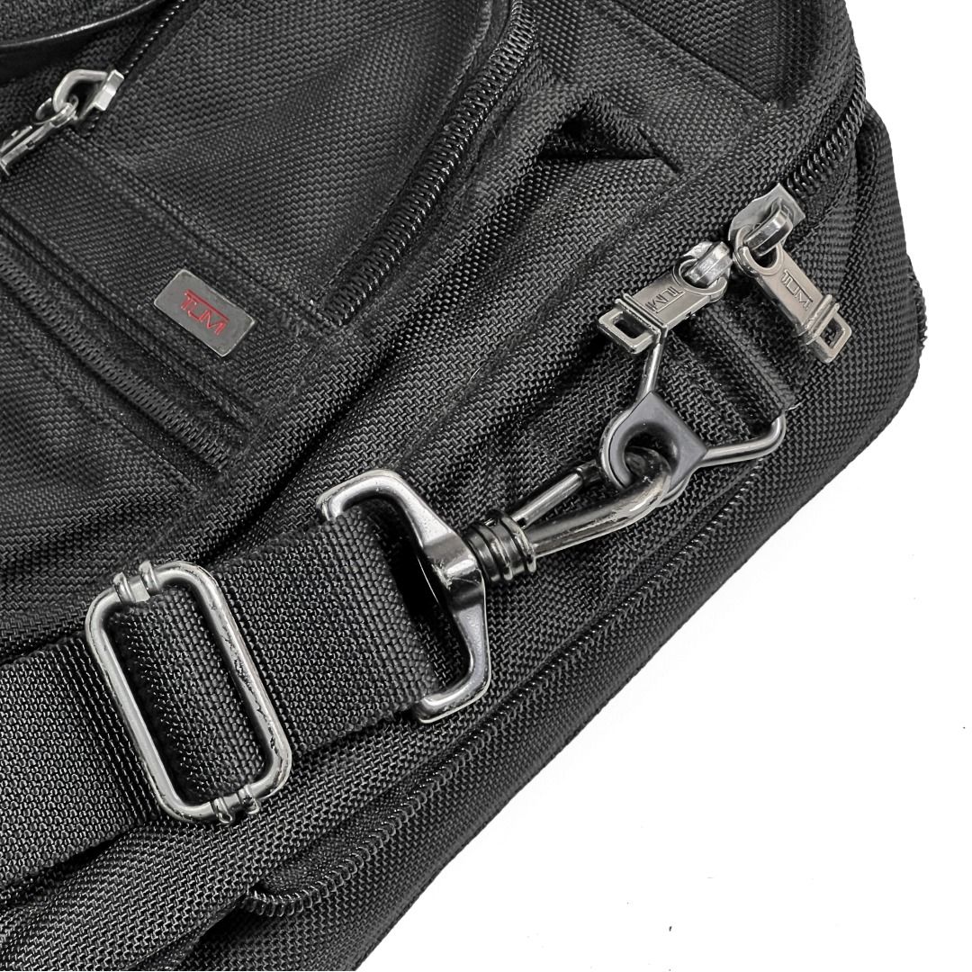 🟢 TUMI Alpha 26041D4 Black Ballistic Nylon Expandable Organizer Laptop Briefcase / Authentic (Category: Luxury Bags & Wallets) located in Malabon City. Submitted by k.1006 (Listing ID 1463076401, Image 3). Description: Overview • Authentic TUMI Alpha Expandable Organizer Computer Brief • Style 26041D4 • Crafted in black ballistic nylon with contrasting leather details and metal hardware. • Spacious, multi-compartment business briefcase featuring