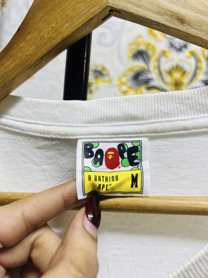 A Bathing Ape BAPE White Pocket Tee Size M (Category: Tshirts & Polo Shirts ) located in Manila. Submitted by irenekaren57943 (Listing ID 1463007109, Image 3). Description: 𒊹︎𝐁𝐀𝐏𝐄 𝐀𝐔𝐓𝐇𝐄𝐍𝐓𝐈𝐂‼️ ➤ 𝐌𝐞𝐝𝐢𝐮𝐦 𝐨𝐧 𝐓𝐚𝐠 ➤ 𝐋𝐢𝐤𝐞 𝐍𝐞𝐰 ➤ 𝐍𝐨 𝐈𝐬𝐬𝐮𝐞 𝐍𝐞𝐞𝐝 𝐖𝐚𝐬𝐡‼️ .