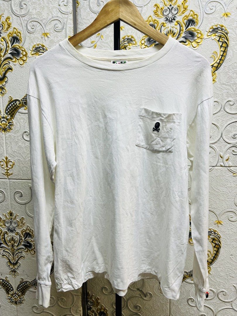 A Bathing Ape BAPE White Pocket Tee Size M (Category: Tshirts & Polo Shirts ) located in Manila. Submitted by irenekaren57943 (Listing ID 1463007109, Image 1). Description: 𒊹︎𝐁𝐀𝐏𝐄 𝐀𝐔𝐓𝐇𝐄𝐍𝐓𝐈𝐂‼️ ➤ 𝐌𝐞𝐝𝐢𝐮𝐦 𝐨𝐧 𝐓𝐚𝐠 ➤ 𝐋𝐢𝐤𝐞 𝐍𝐞𝐰 ➤ 𝐍𝐨 𝐈𝐬𝐬𝐮𝐞 𝐍𝐞𝐞𝐝 𝐖𝐚𝐬𝐡‼️ .