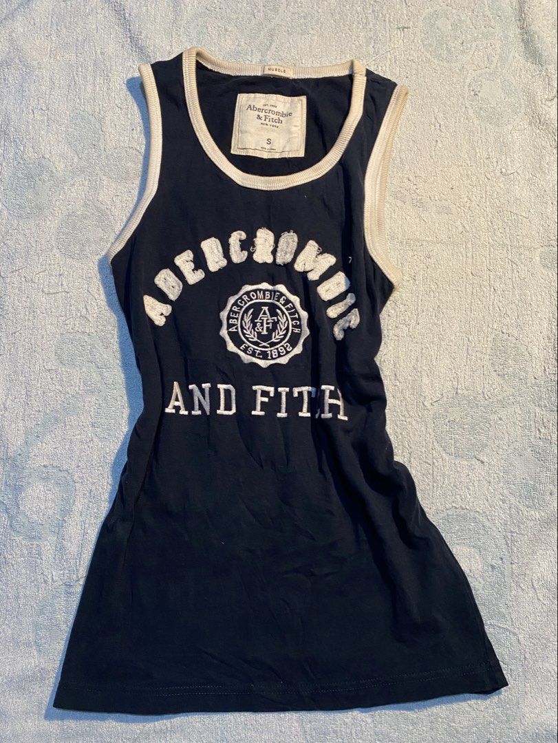Abercrombie Sleeves Top (Category: Sleeveless) located in Mapandan. Submitted by elavee (Listing ID 1463087089, Image 1). Description: No dents, just stains from being stored long in my closet (will wash this for you).