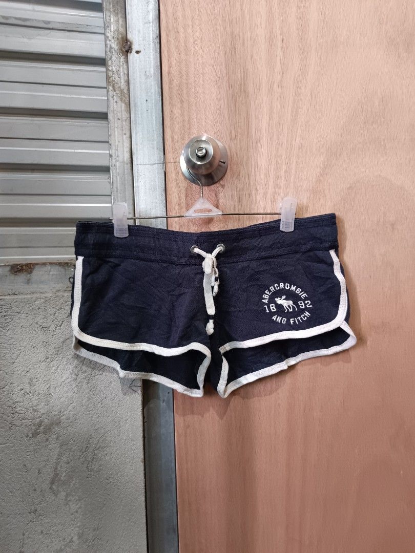 Abercrombie y2k shorts (Category: Shorts) located in Davao. Submitted by mln-boutique (Listing ID 1463118214, Image 1). Description: size - small good condition.