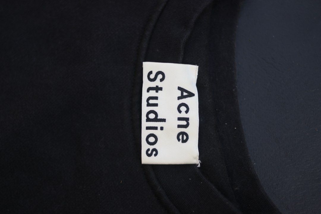 Acne Studios Black Cotton Sweatshirt (Category: Longsleeves) located in Taguig. Submitted by kurim4w (Listing ID 1463003786, Image 3). Description: - Brand: Acne Studios - Color: Black - Design: Features 'studios acne' logo on the front - Material: 100% Cotton - Origin: Made in Portugal - Size: XXS fit on M - Occasion: Great for casual wear 22.5width 26.5 length 650php plus sf only Taguig City Location.