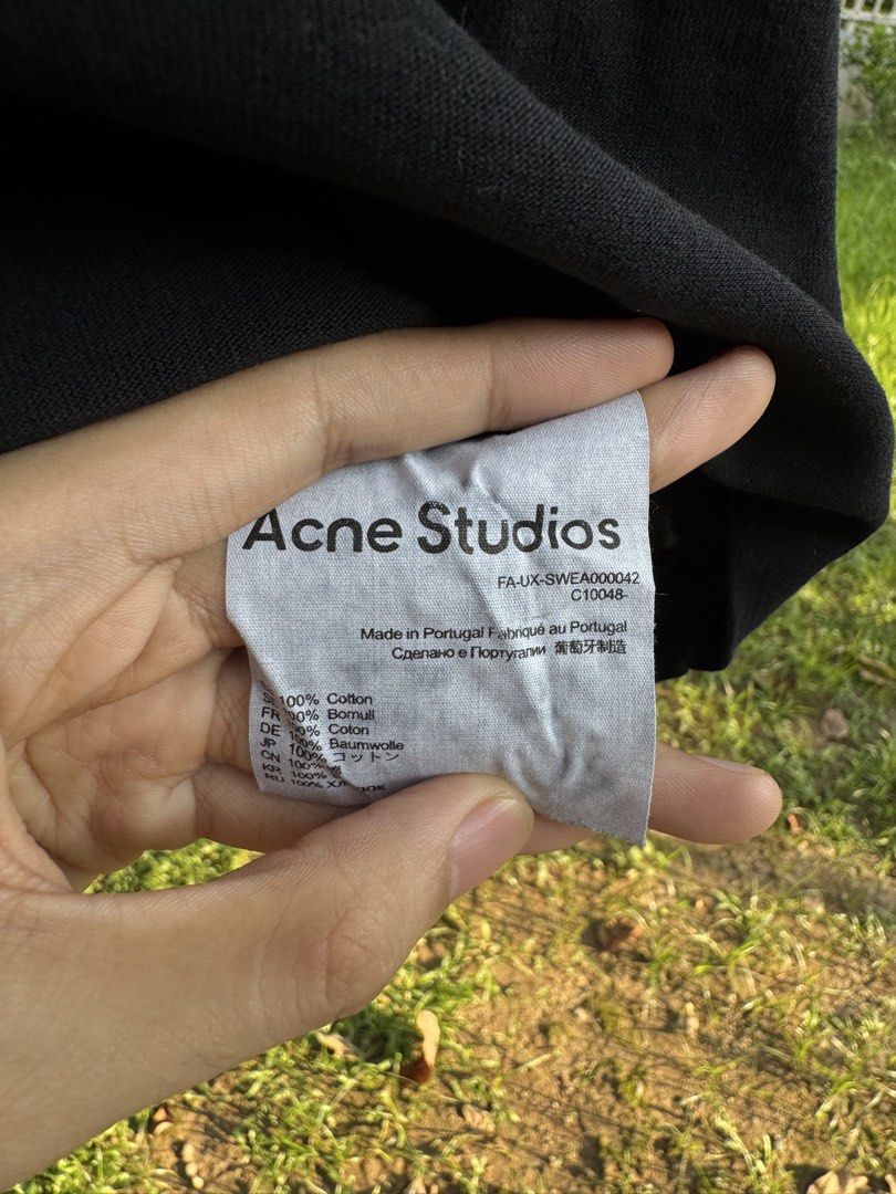 Acne Studios Sprayed 1996 Logo Tee Black (Category: Tshirts & Polo Shirts ) located in Quezon City. Submitted by 1118finds (Listing ID 1462990082, Image 3). Description: Acne Studios Sprayed 1996 Logo Tee Black Size XS On Tag (US Sizing) Width: 22” inches Length: 27” - 27.5” inches Sleeves: 9” inches 🇯🇵 Japan Sourced Thrift 💯 With Ziplock & Hangtag Included. 📍 Location: Holy Spirit, Quezon City 📦 Shipping: Lalamove / J&T 💵 Payment: GCash / 