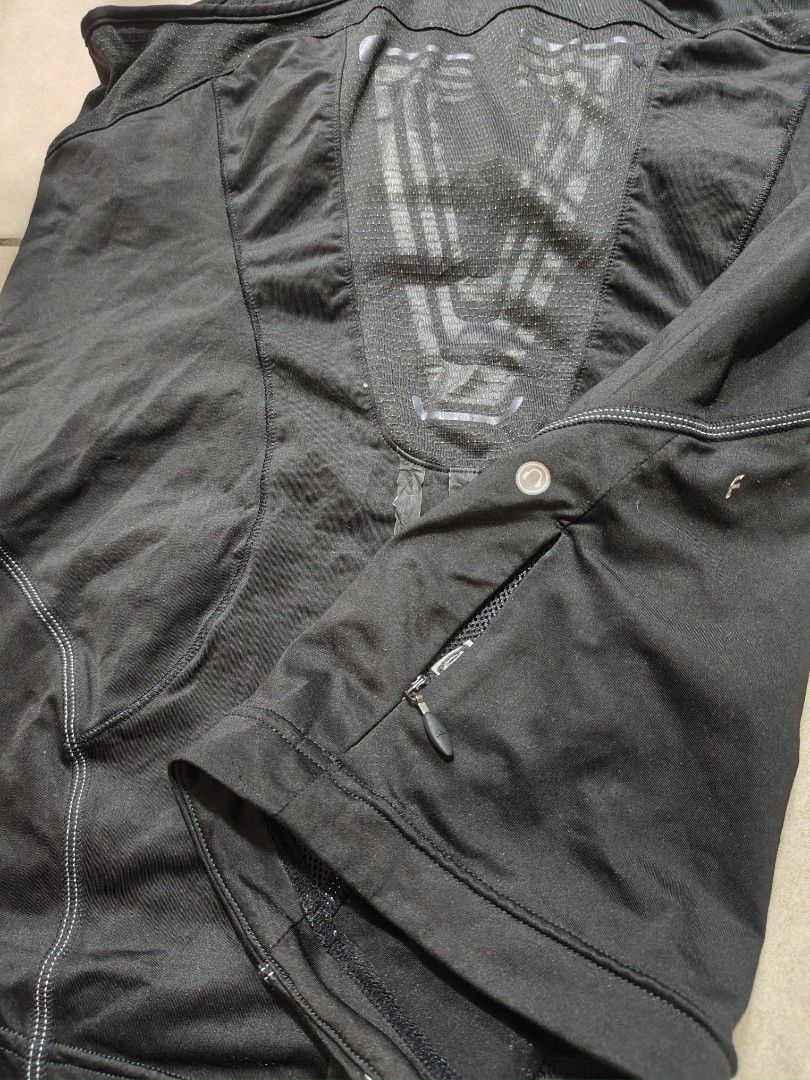 Adidas adiSTAR Black Performance Running Top ₱100 only Small (Category: Activewear) located in Marikina City. Submitted by amari.stylesph (Listing ID 1462905880, Image 3). Description: Adidas adiSTAR Black Performance Running Top ₱100 only! With signs of usage and visible wear. No major damage. Best fit Small. Perfect for workouts, running, and activewear. 📍 Pick-up: Marikina 📦 Shipping via J&T nationwide DM to order.