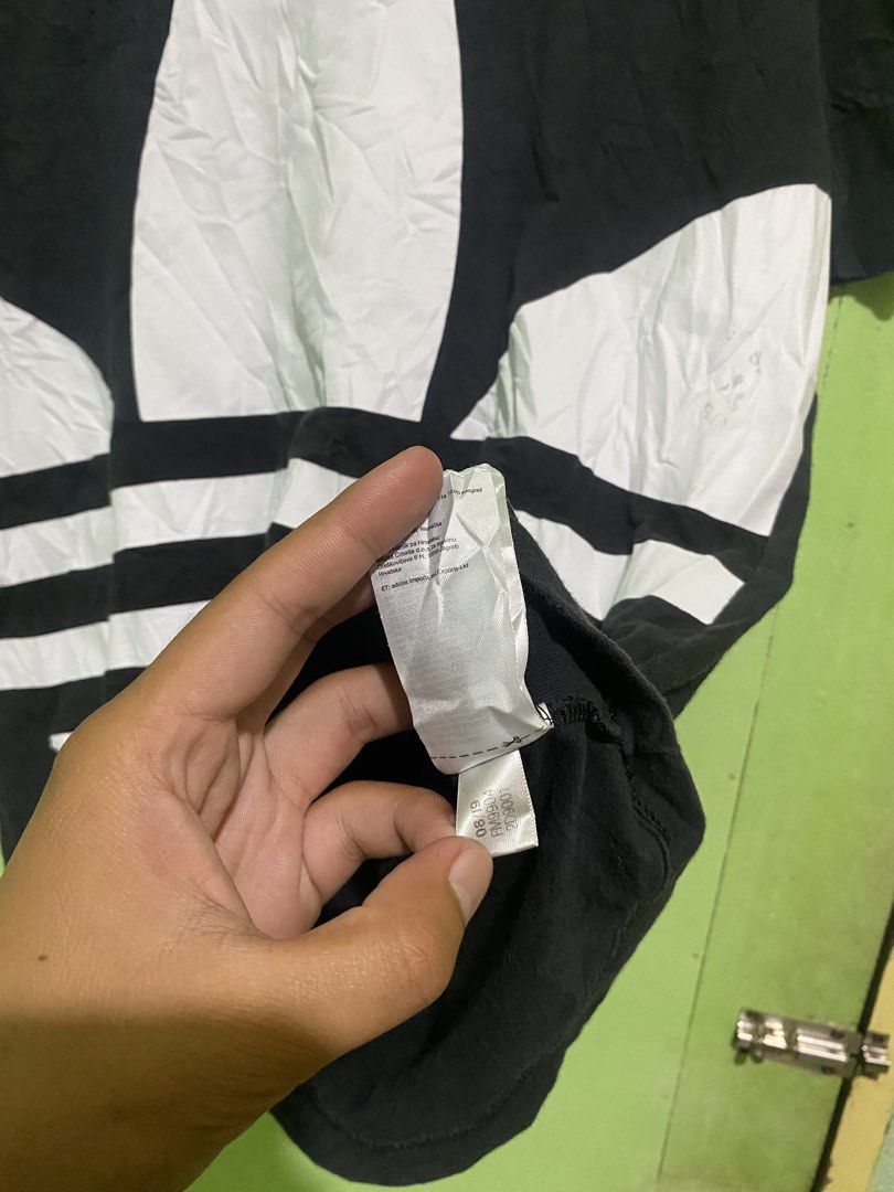 Adidas Big Logo (Category: Activewear) located in San Isidro, Davao del Norte. Submitted by lanajaregie (Listing ID 1463036088, Image 3). Description: Adidas Big Logo Excellent condition Size M on tag Fit to Xl Dimes W22 L 30 Color Rate 9/10 No issue 📤📤.
