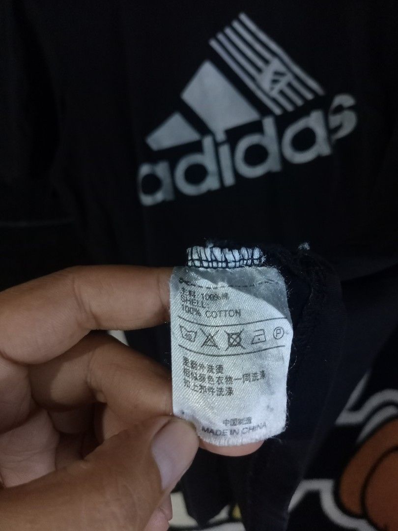 Adidas Black Tee (Category: Tshirts & Polo Shirts ) located in Castilla. Submitted by stignapamorma (Listing ID 1463050594, Image 3). Description: Branded Black T-shirt ( Thrifted ) Size - 20.5x24.5 Condition - Excellent Color Rate - 9/10 Issue - None Price - 350+SF.