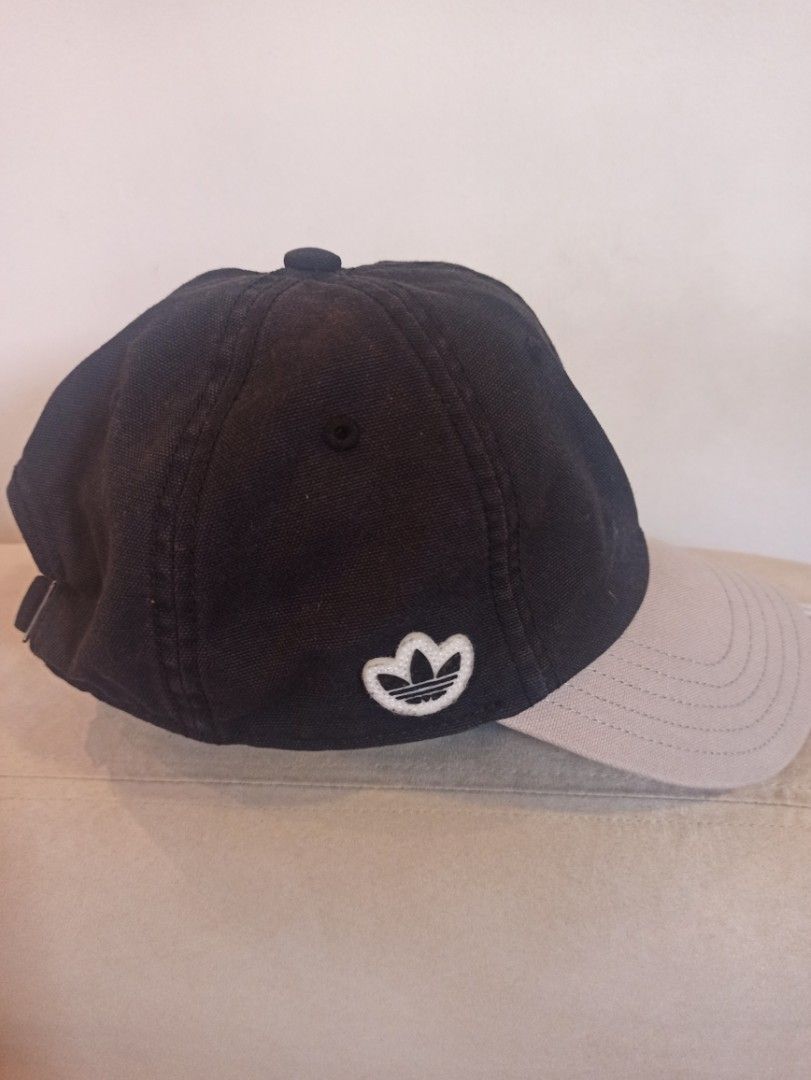 Adidas Cap Black and Beige (Category: Caps & Hats) located in Caloocan City. Submitted by rtarellano (Listing ID 1462910317, Image 2). Description: - Classic Adidas cap - Black crown with beige brim - Iconic Adidas trefoil logo on the side - Adjustable strap at the back for a comfortable fit - Perfect for everyday wear or sports.