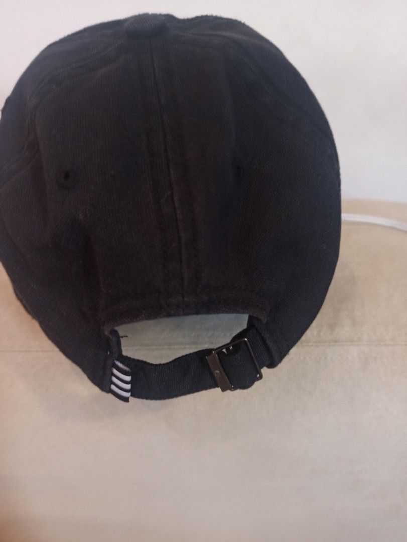 Adidas Cap Black and Beige (Category: Caps & Hats) located in Caloocan City. Submitted by rtarellano (Listing ID 1462910317, Image 3). Description: - Classic Adidas cap - Black crown with beige brim - Iconic Adidas trefoil logo on the side - Adjustable strap at the back for a comfortable fit - Perfect for everyday wear or sports.
