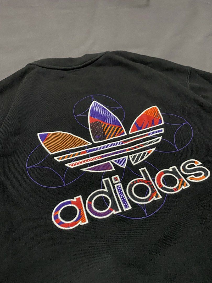 ADIDAS MULTI-POCKET SWEATER (Category: Coats, Jackets and Outerwear) located in Cebu City. Submitted by vast_trese.13 (Listing ID 1462996699, Image 3). Description: ⚠️ITEM DETAILS ⚠️ LENGTH: 26(in inches) WIDTH: 25(in inches) SHLDR - END: 24(in inches) PIT - END: 21(in inches) SIZE: MEDIUM COLOR WAY: BLACK COLOR CONDITION: 10/10 ISSUE: NONE OVERALL CONDITION: 10/10 💵PRICE 💵 750 .