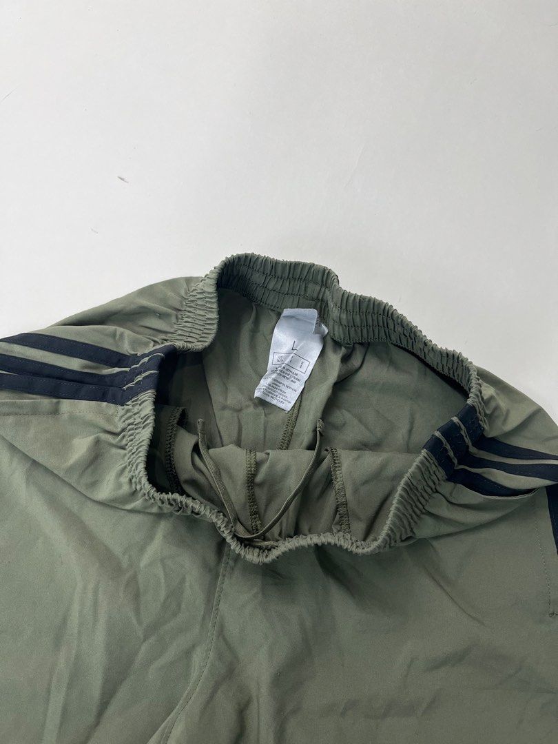 Adidas Shorts (Category: Shorts) located in Makati City. Submitted by ufcknwthbst (Listing ID 1463006457, Image 3). Description: Size 26-30 18 inch length 9.5/10 condition No issue.