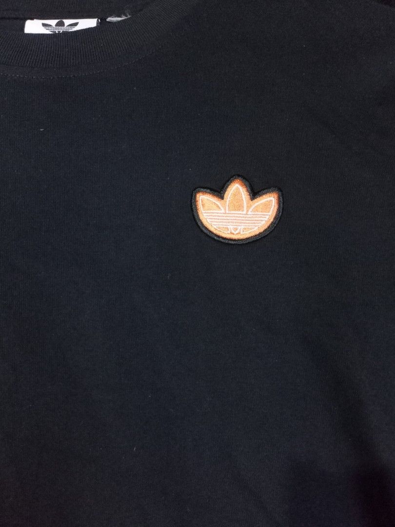 Adidas Sweatshirt (Category: Tshirts & Polo Shirts ) located in Castilla. Submitted by stignapamorma (Listing ID 1463049049, Image 2). Description: Branded Thrifted Sweatshirt Size - 18x26 Condition - Excellent Color Rate - 9/10 Issue - None Price - 350+SF.