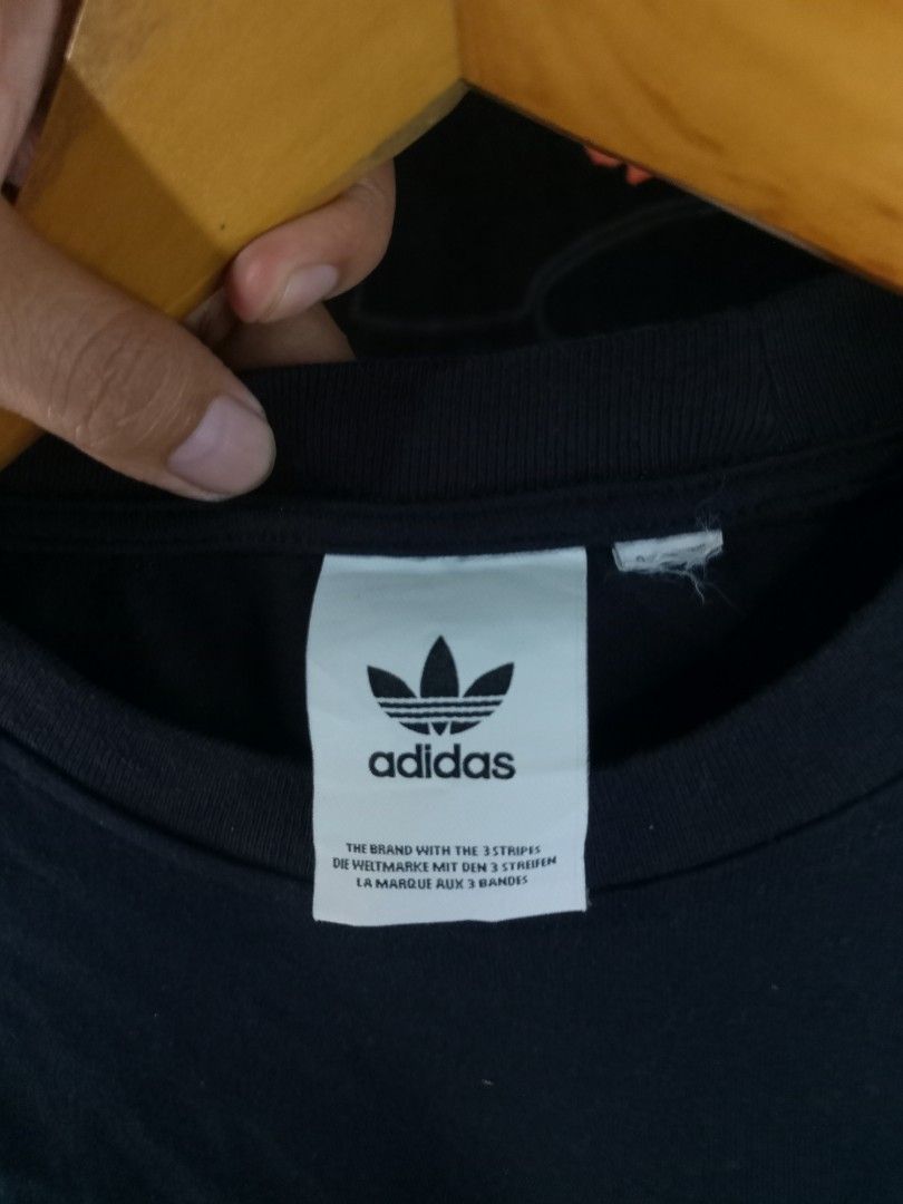 Adidas Sweatshirt (Category: Tshirts & Polo Shirts ) located in Castilla. Submitted by stignapamorma (Listing ID 1463049049, Image 3). Description: Branded Thrifted Sweatshirt Size - 18x26 Condition - Excellent Color Rate - 9/10 Issue - None Price - 350+SF.