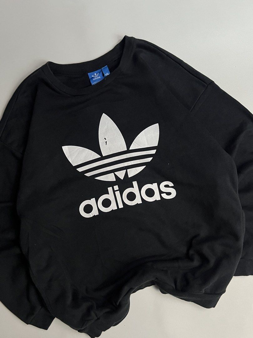 Adidas trefoil sweatshirt (Category: Hoodies) located in Manila. Submitted by tripnimichael (Listing ID 1462977221, Image 2). Description: Details: 21x25-Medium fit Color rate-9/10 Condition-8.5/10 Issue-Minimal print damage .