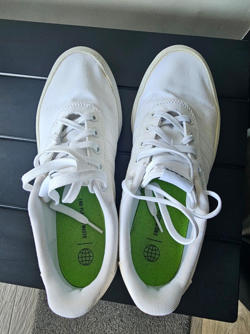 Adidas White Canvas Sneakers (Category: Sneakers) located in Quezon City. Submitted by abg816 (Listing ID 1462953904, Image 1). Description: Adidas White Canvas Sneakers US 8.5 Like New.