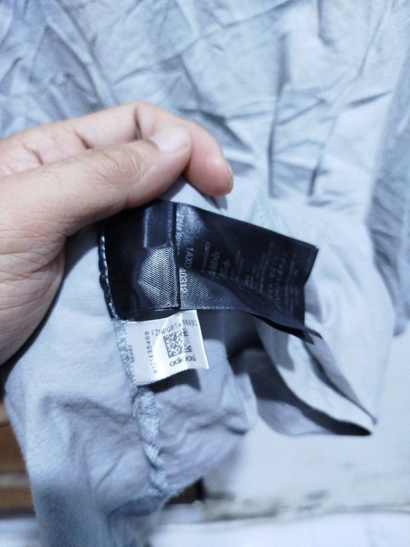 Adidas Y-3 (Category: Activewear) located in Marikina City. Submitted by jecccc (Listing ID 1462925713, Image 3). Description: issue my blesch stain sa likod.