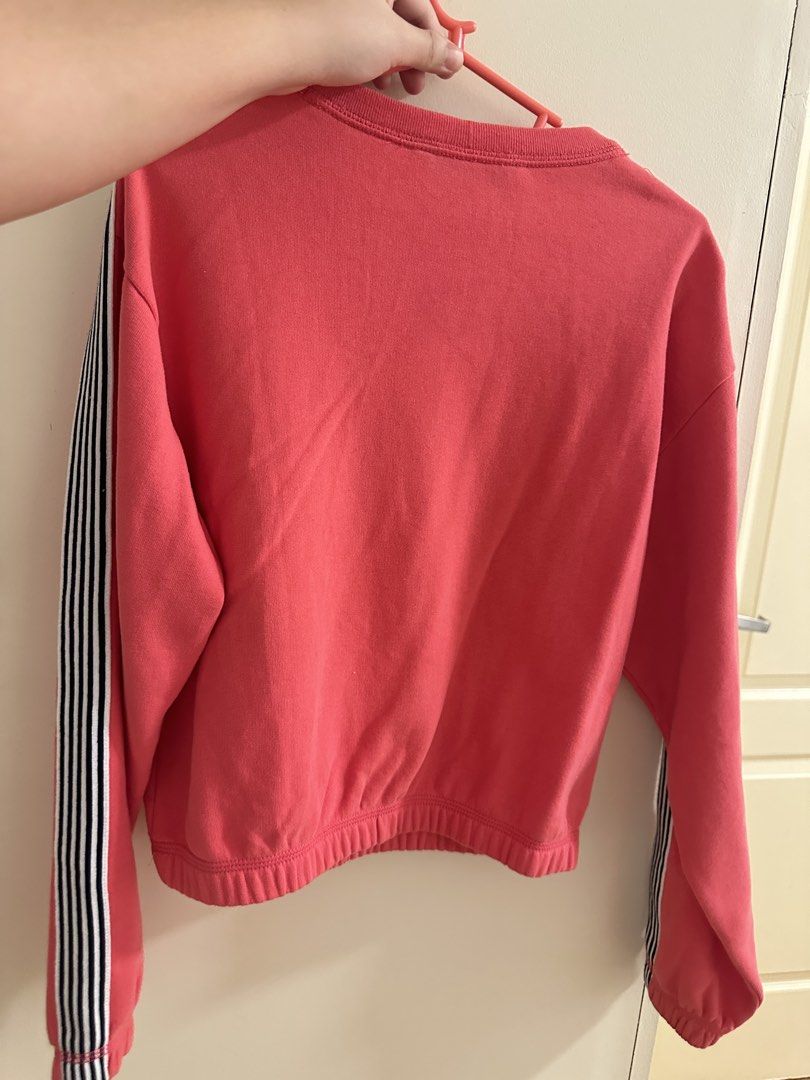 [AEROCROMBIE] red sweater (Category: Longsleeves) located in Cainta. Submitted by m4tchyyy (Listing ID 1463016747, Image 3). Description: 🌀 no flaws! 🍀 mop: gcash or bdo 🍀 mod: j&t, ggx, or same day delivery within mm.