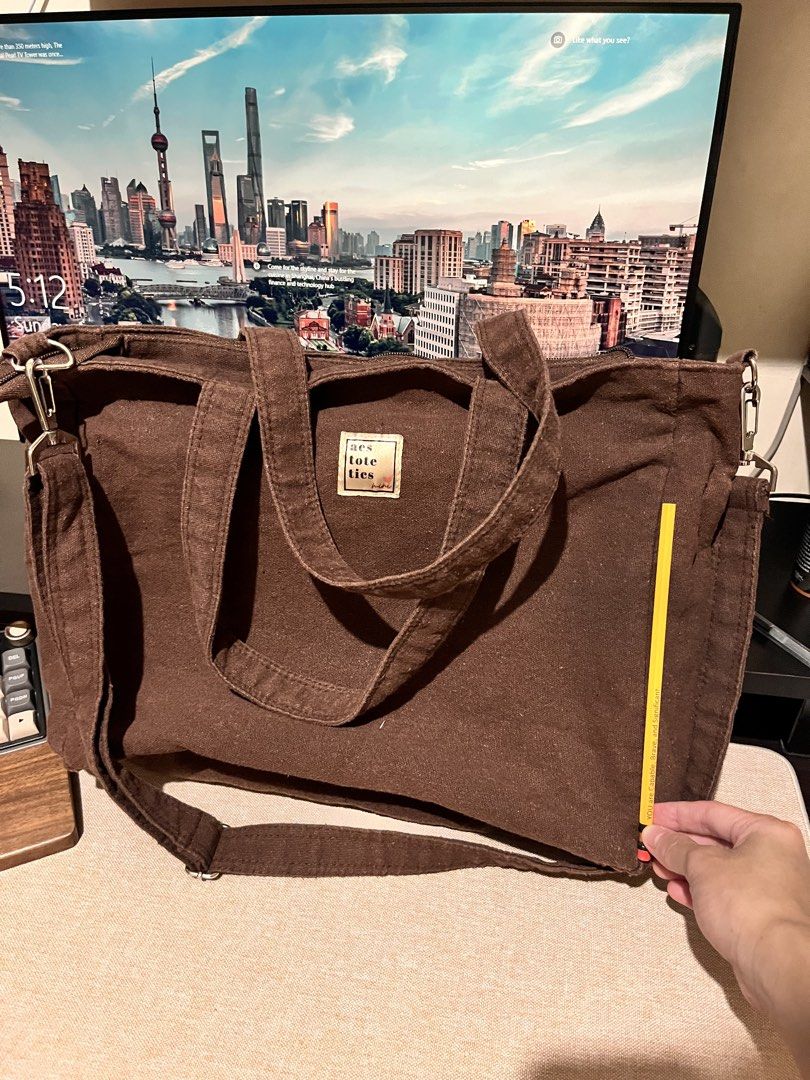 Aestotetics Mini Laptop Sling Bag (Espresso) (Category: Tote Bags) located in Binan City. Submitted by deulli (Listing ID 1463050569, Image 2). Description: Aestotetics Brown Canvas Laptop Sling Bag Bought 2023 but used around 5 times? RFS: not using it anymore Negotiable price Features: - thick canvas material - really big (12”x14”x4”) - fits a 15.6in laptop (see pics) - has padded laptop sleeve - water bottle pocket inside - has a small zippere